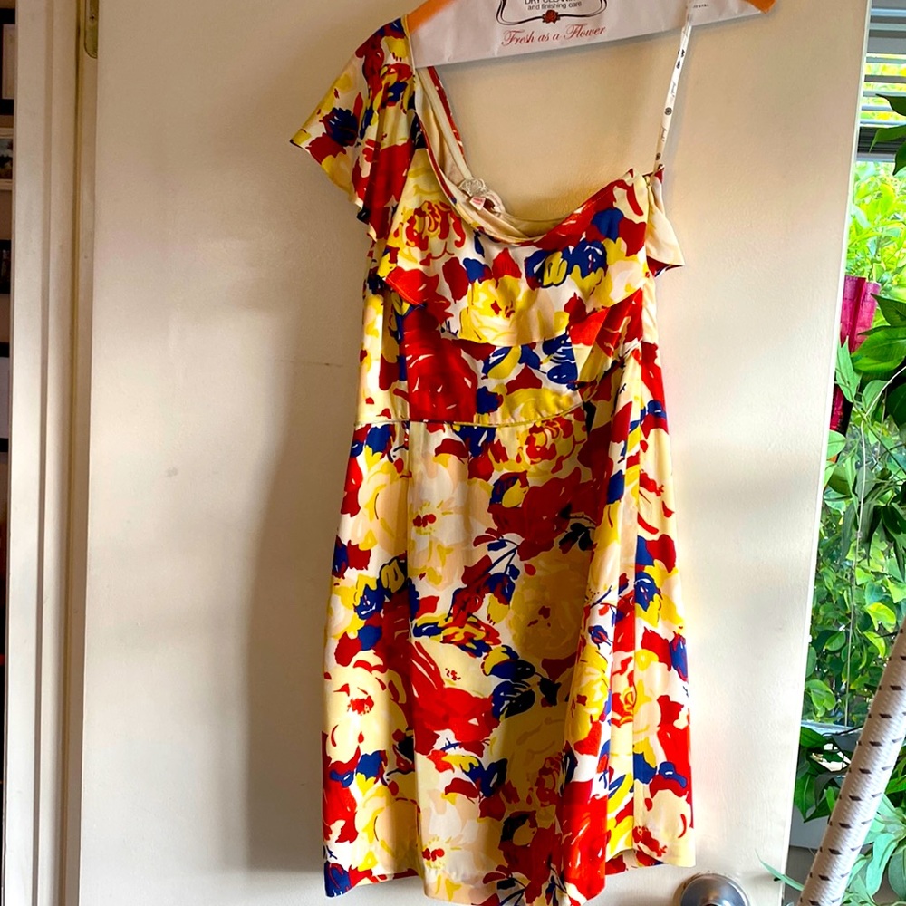 This beautiful, off the shoulder silk party dress is both elegant and playful.